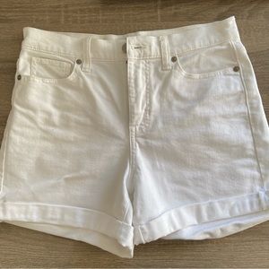 White denim shortd